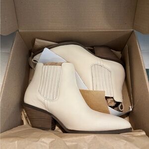 Portland Leather Goods/Patina “Dakota Boot” Size 9.5

New with original box